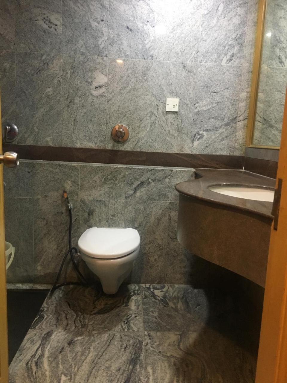 Asr Guesthouse Tirupati Esterno foto