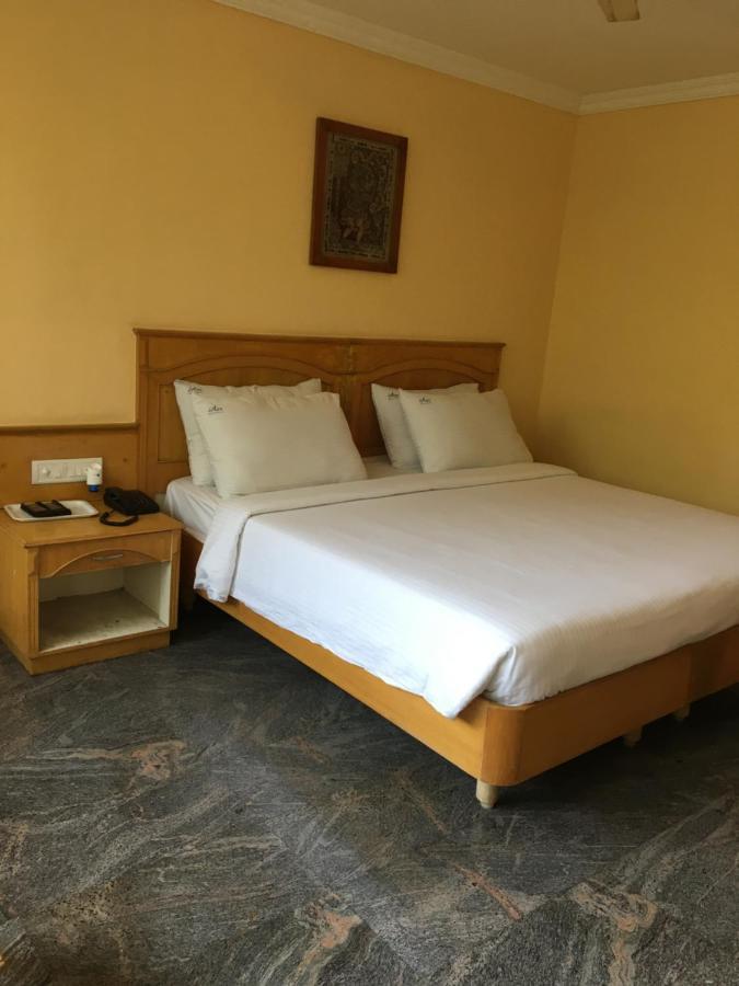 Asr Guesthouse Tirupati Esterno foto